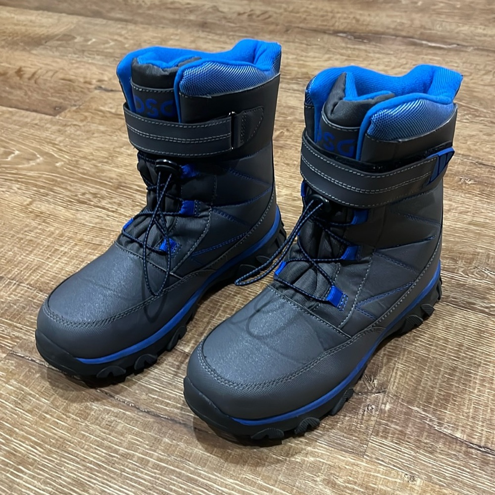 Snow boots